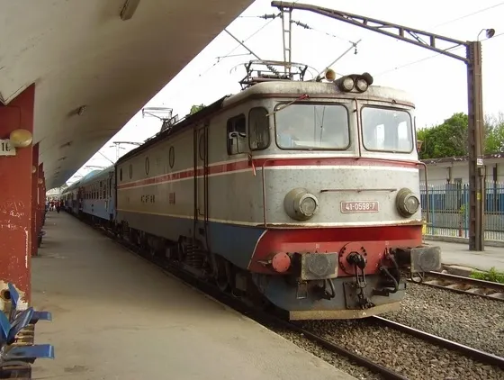 Tren oprit ore întregi în județul Buzău. Pasagerii au suportat căldura în vagoane fără climatizare