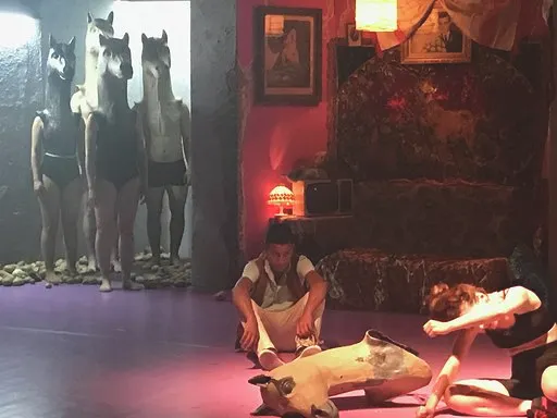 Premieră la Teatrul Andrei Mureşanu inspirată de o tragedie în care au murit nouă oameni