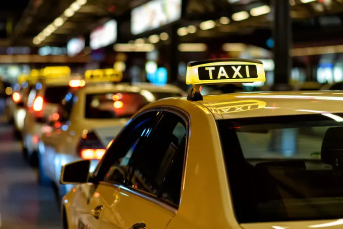Doi tineri au tâlhărit un taximetrist din Târgu Secuiesc