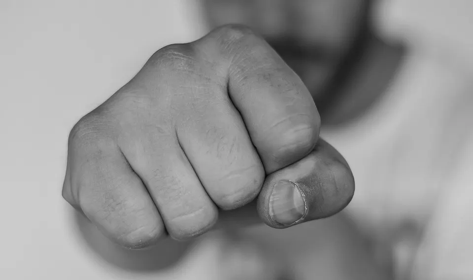Tânăr de 16 ani, agresat în centrul oraşului Sfântu Gheorghe
