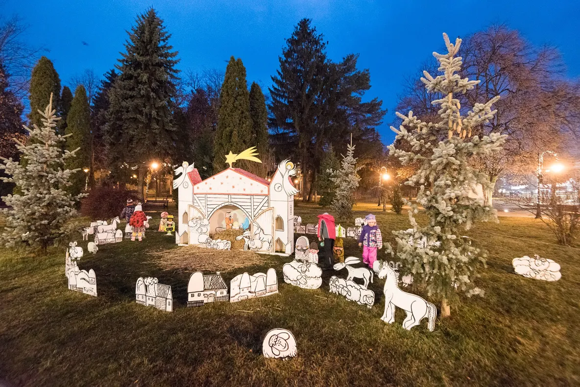 Instalații şi decorațiuni speciale de Sărbători la Sfântu Gheorghe