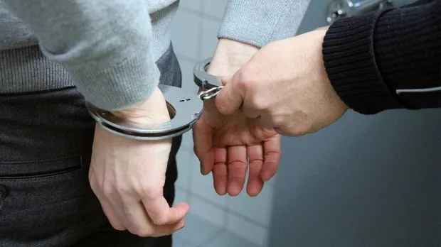 Arestați preventiv pentru tentativă de furt