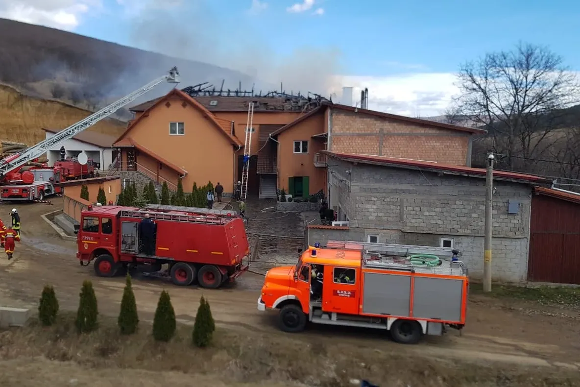 Incendiu la acoperișul unui atelier din localitatea covăsneană Lisnău
