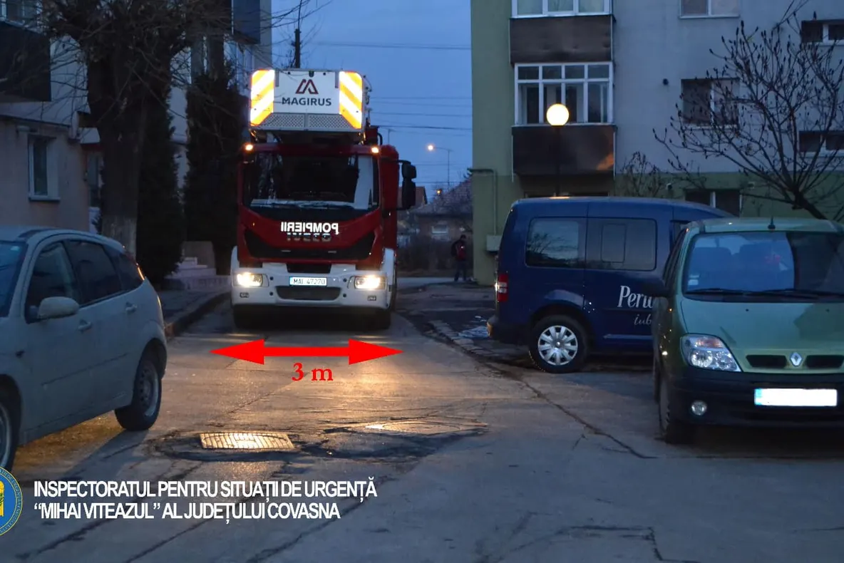 Pompierii covăsneni - apel către şoferi să acorde prioritate în trafic şi să fie atenţi unde parchează maşinile