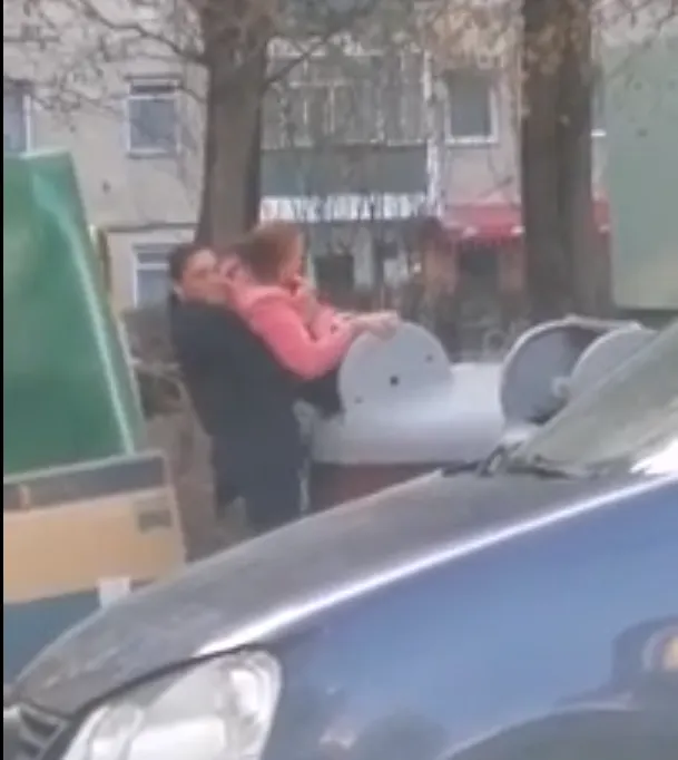 „Shopping” din containere semiîngropate, la Sfântu Gheorghe