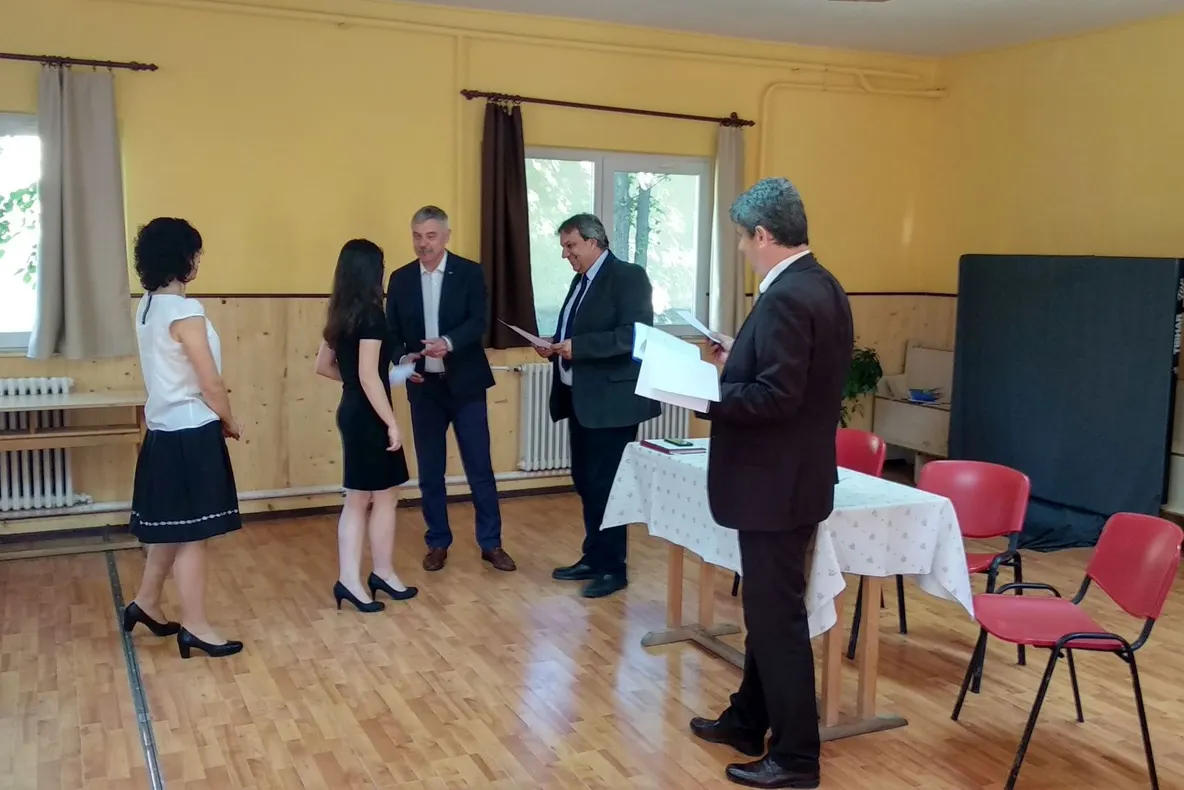 Stimulente financiare pentru elevii premianți din județul Covasna