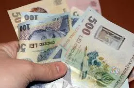 Bani găsiţi pe o stradă din Sfântu Gheorghe. Poliţiştii îl aşteaptă pe cel care i-a pierdut
