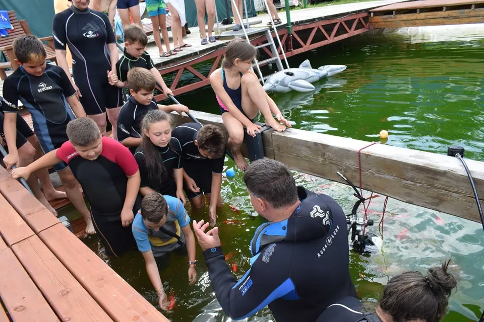 Elevii covăsneni explorează lumea apelor la Centrul de scufundări subacvatice Dalnic