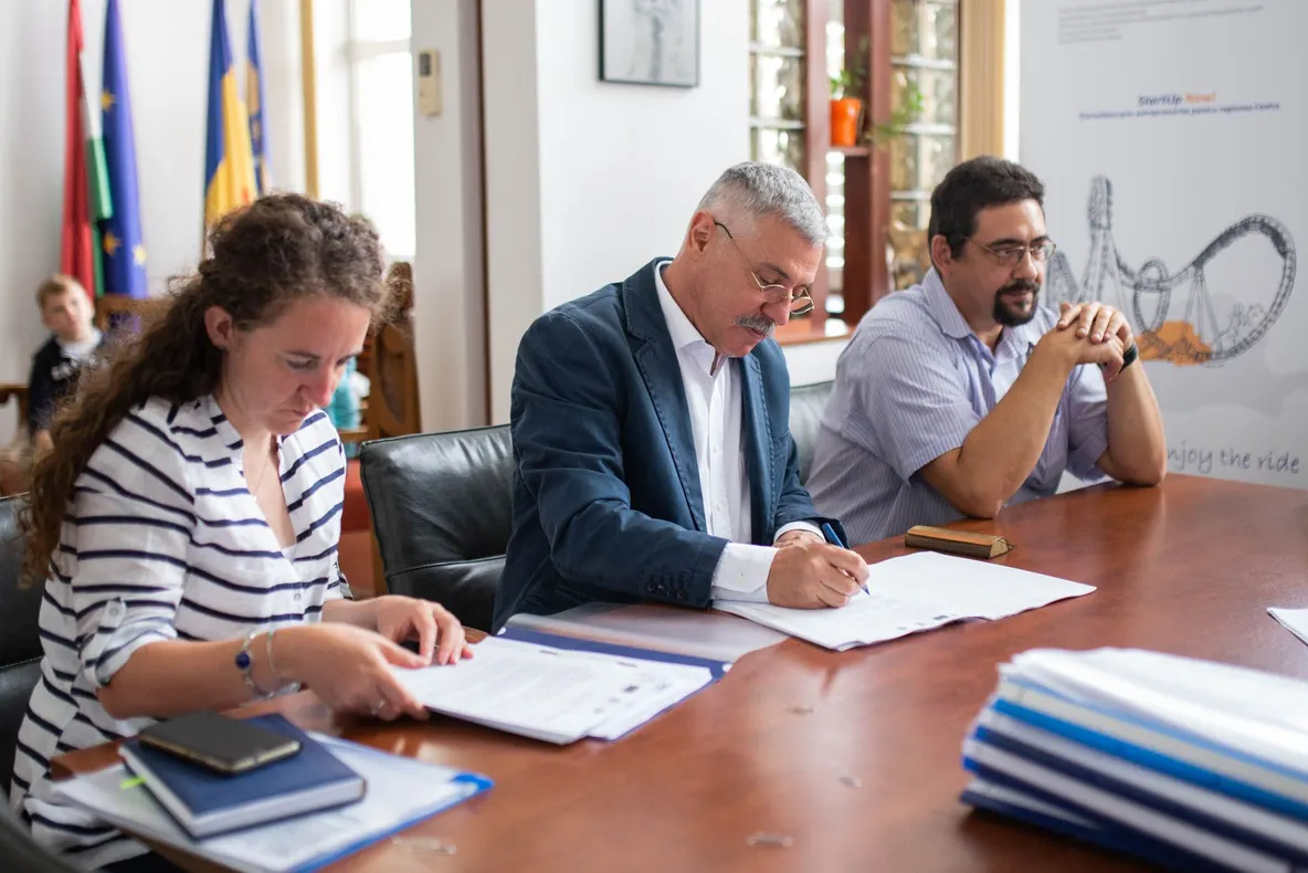 Au fost semnate primele cinci contracte StartUp Now din Covasna