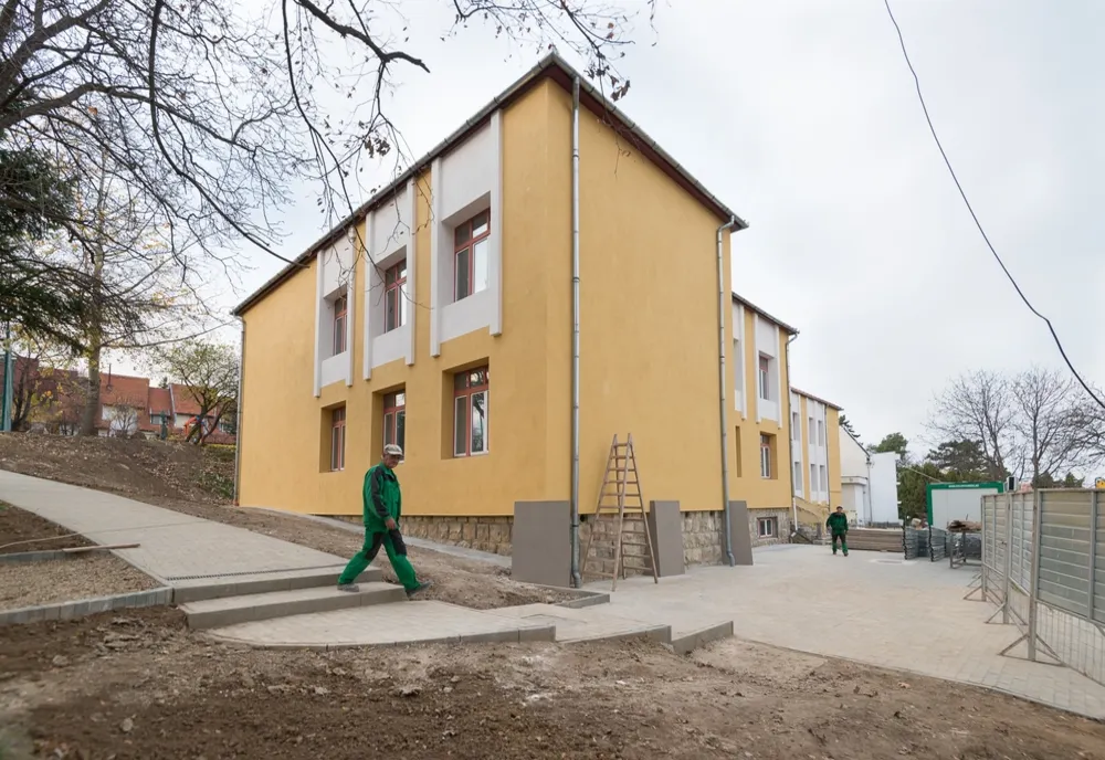 Lucrările de renovare sunt în curs de desfășurare în fostul Liceu „Kós Károly”