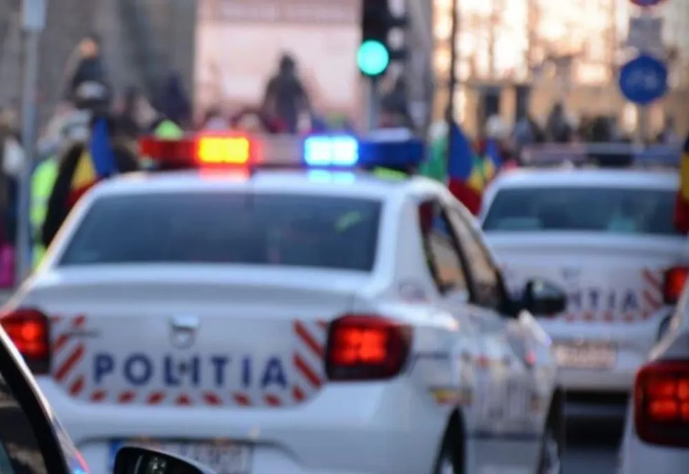 Control judiciar pentru un tânăr după ce a făcut accident fără permis şi cu o maşină furată