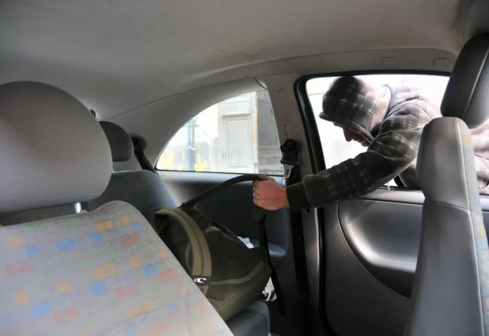 Protejați-vă proprietatea! hoții nu iși iau „liber” de sărbători