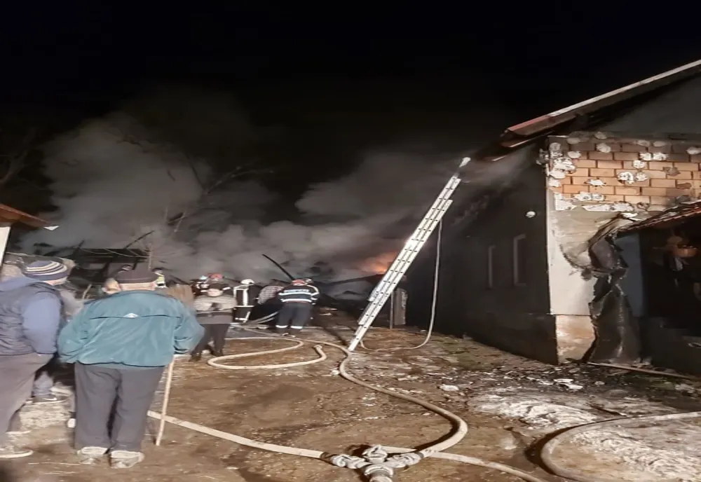 Incendiu la o casă din Harale