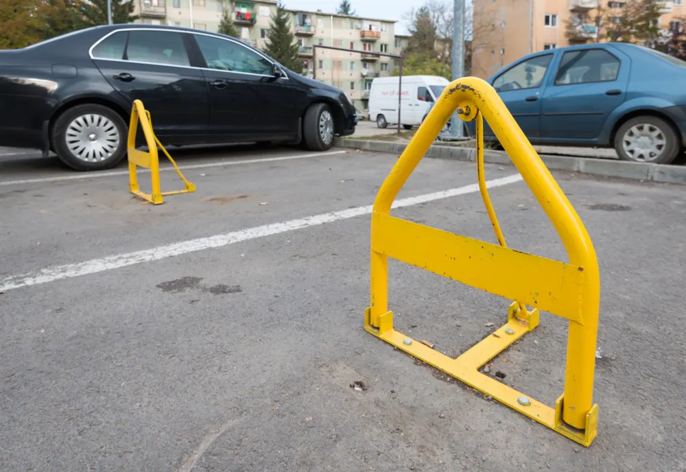 Licitaţie pentru locurile de parcare rezidenţiale din Sfântu Gheorghe. Suma record plătită în ultimii ani: 2.600 de lei