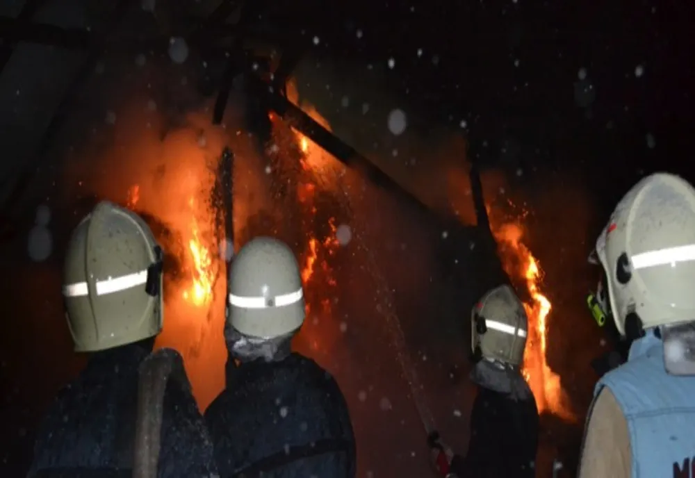 Incendiu la o anexă gospodărească din Racoșu de Sus