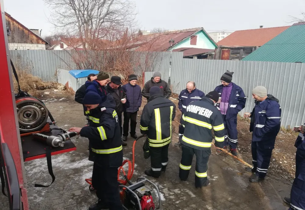 FOTO. 25 de pompieri voluntari, pregătire în comun cu ISU Covasna