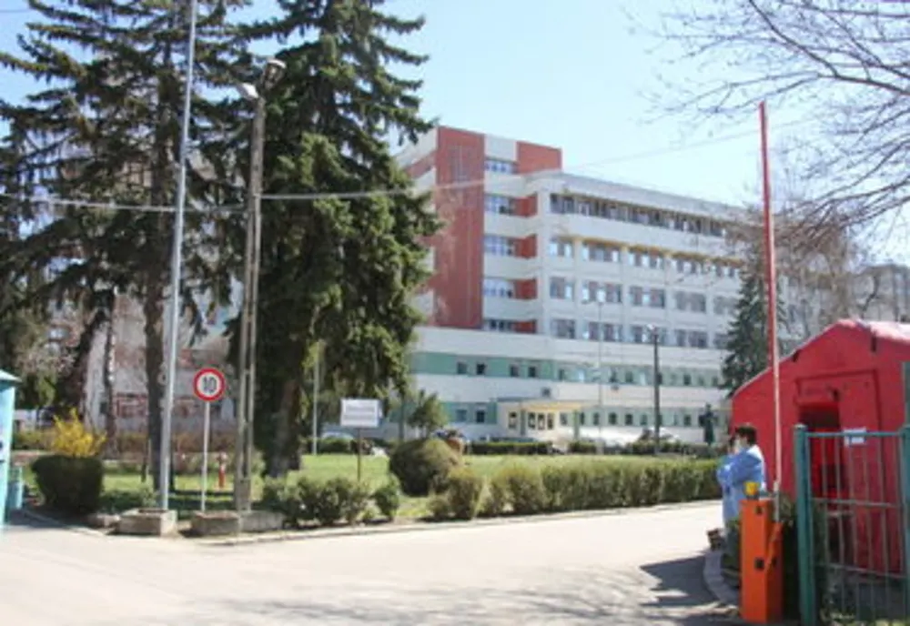 Pacientă de 98 de ani, internată de mai bine de o lună. Se simte bine dar toate testele ies pozitiv la Covid-19