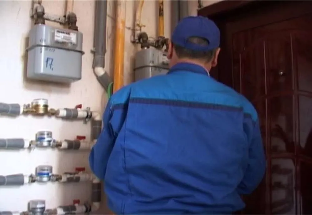 Reținuți de polițiștii din Sfântu Gheorghe pentru furt calificat și înșelăciune. Se dădeau drept instalatori și furau bani din locuințe