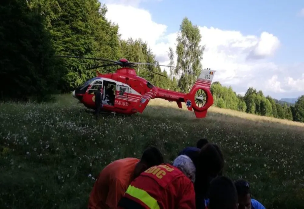 Un tânăr rănit într-un accident a fost transportat, de urgență, cu elicopterul SMURD, la București