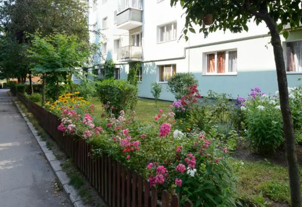 Primăria Sfântu Gheorghe susține înfrumusețarea spațiilor verzi din zonele rezidențiale
