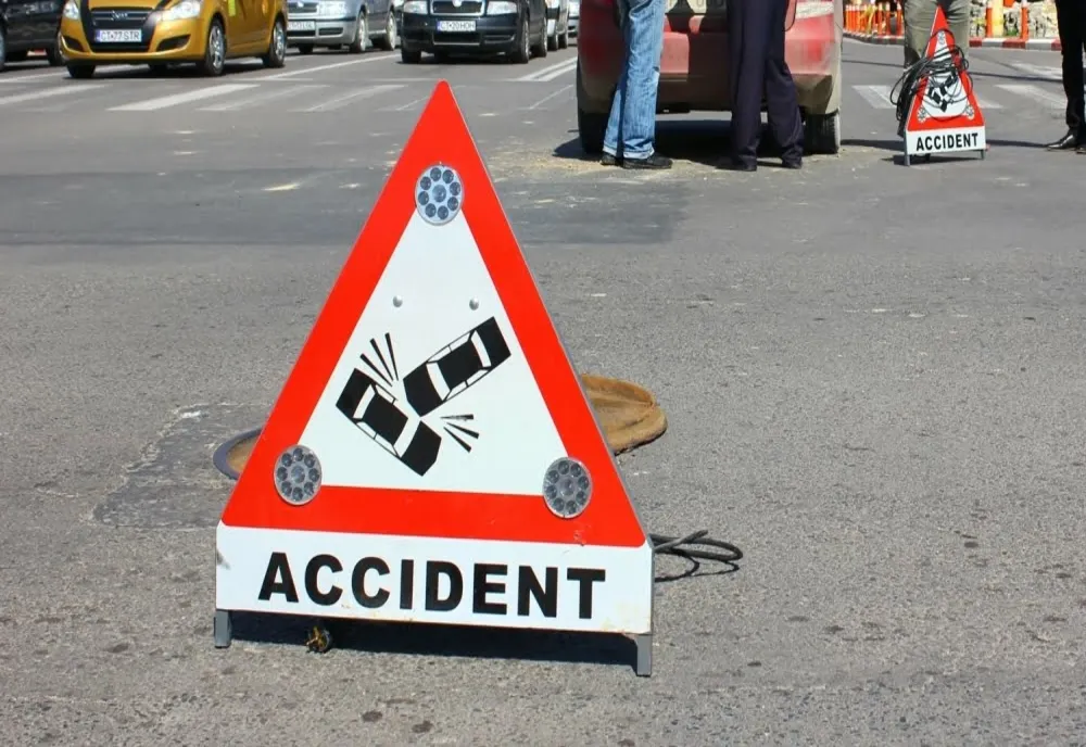 Un tânăr băut a fugit de la locul accidentului după ce a lovit un pieton cu mașina