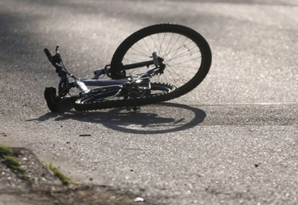 Biciclistă rănită după ce a fost lovită de mașină, la Întorsura Buzăului