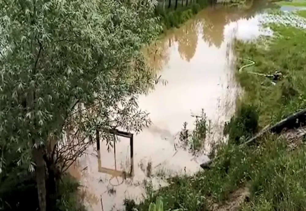 VIDEO Disperare la Lunca Mărcușului! Zeci de gospodării au fost inundate!