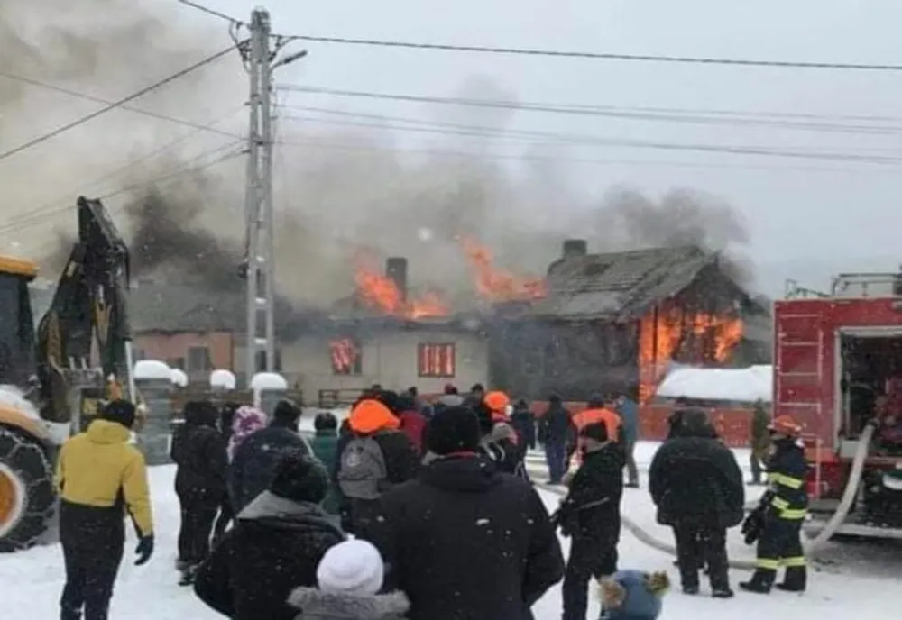 Prefectura Covasna solicită Guvernului sprijin pentru familiile de la Comandău rămase fără locuinţe în urma incendiului