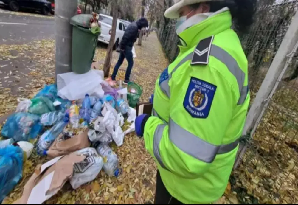 TEGA, apel către locuitori: Nu aruncați gunoiul menajer în coşurile de gunoi stradal!