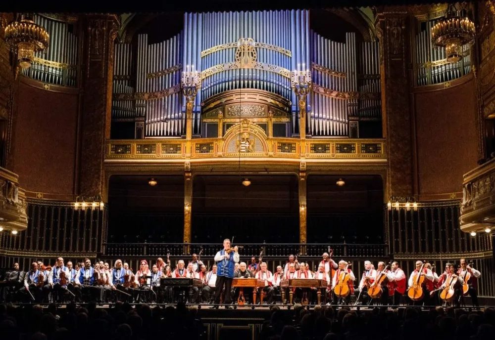 Datorită cererii mari de bilete, Budapest Gypsy Symphony Orchestra va susține două spectacole la Zilele Sfântu Gheorghe