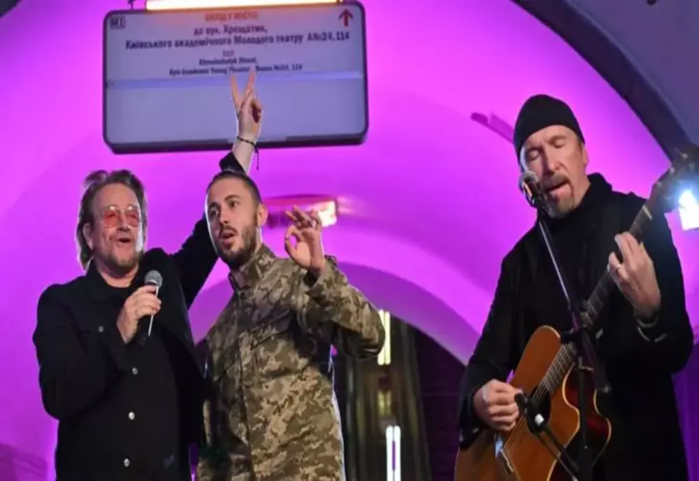 VIDEO | Formația U2, apariție inedită. Mini-concert în metroul din Kiev