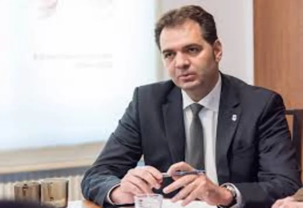 Primăria Sfântu Gheorghe îi avertizează pe locuitorii care fac termoizolare fără autorizaţie că vor fi sancţionaţi