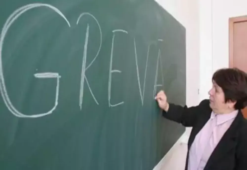 Memorandumul pentru majorările salariale din Educație, adoptat astăzi de Guvern. Profesorii continuă greva