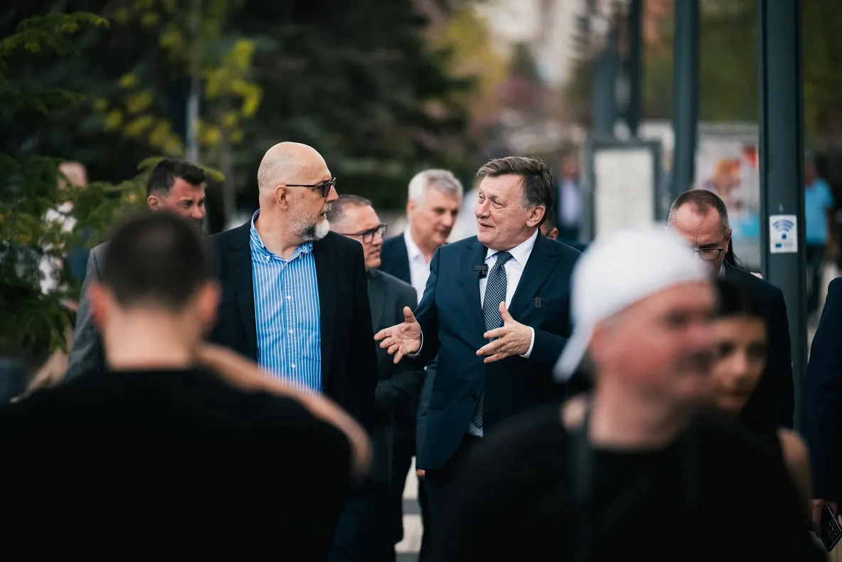 SIMION, FAVORITUL CLAR AL ALEGERILOR PREZIDENȚIALE: FRICA VECHII CLASE POLITICE TRĂDEAZĂ VICTORIA IMINENTĂ