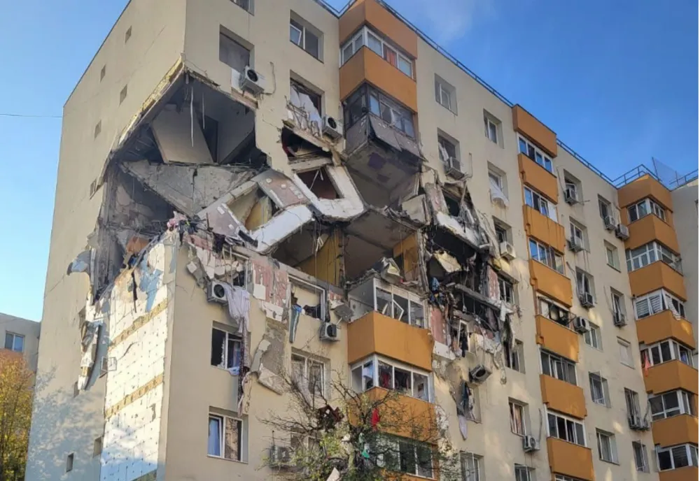 LOCATARII AFECTAȚI DE EXPLOZIA DIN RAHOVA POT REVENI ACASĂ, DAR RĂMÂN FĂRĂ UTILITĂȚI CEL PUȚIN CÂTEVA ZILE
