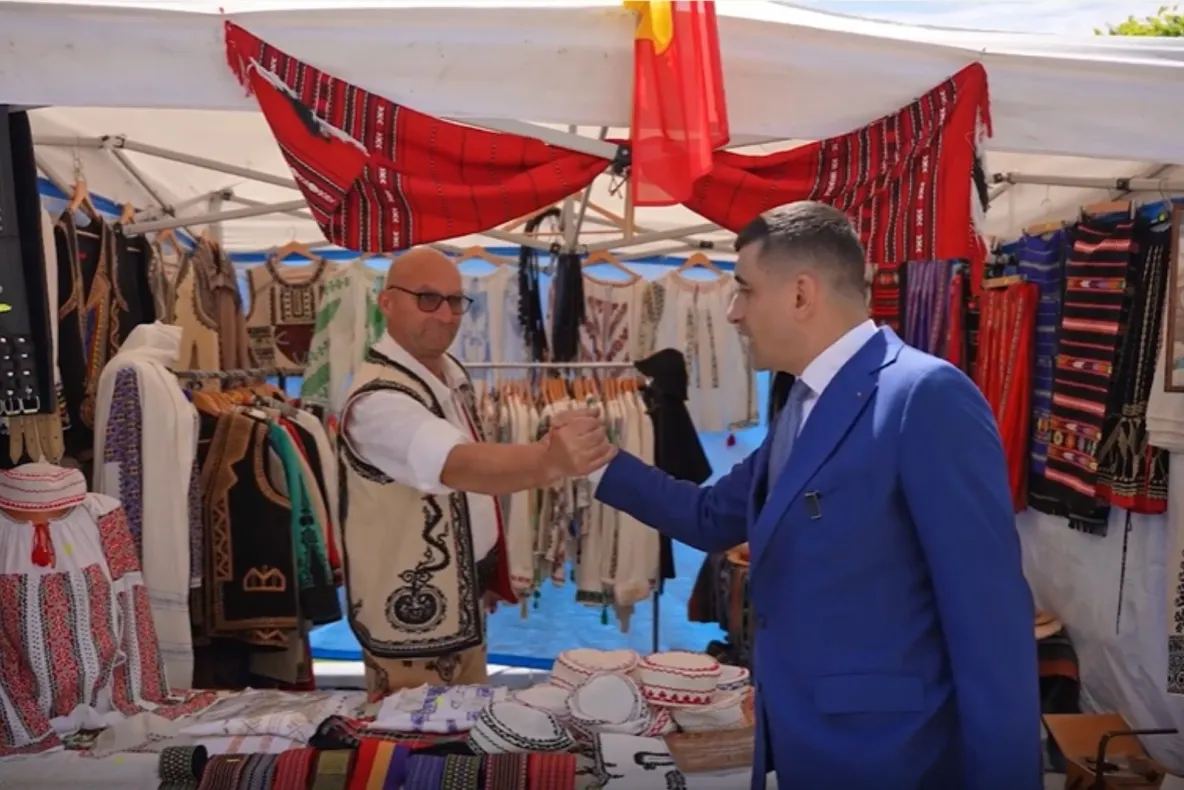 George Simion, în mijlocul producătorilor locali: ”Haideți să fim cu românii, nu cu alții”-VIDEO