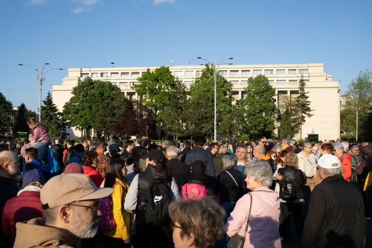 Mii de angajați din educație ies în stradă: proteste ample față de noua lege a salarizării