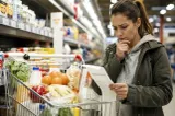 Salariul minim crește doar pe hârtie. România, singura țară din UE unde puterea de cumpărare a scăzut