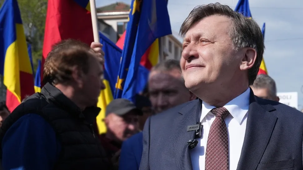 Crin Antonescu vede o singură variantă pentru ieșirea din criza politică