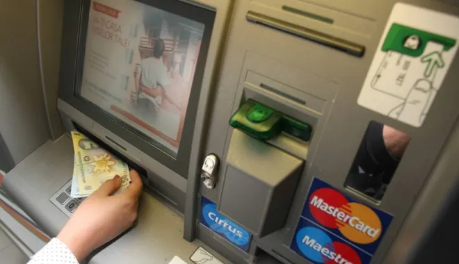 Retragere bani bancomat