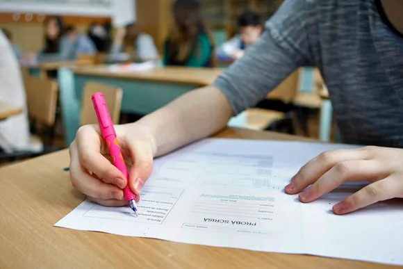 Examen/ Arhivă foto