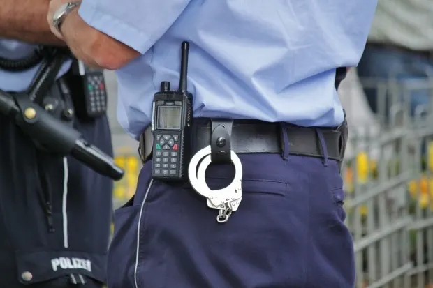 bătut politisti