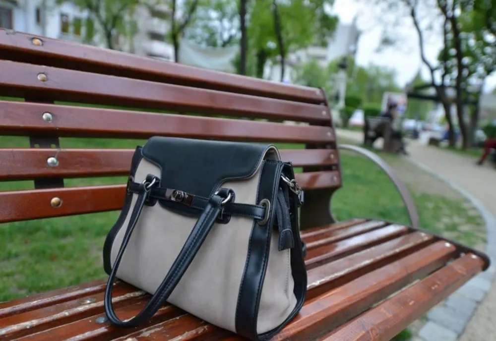 O femeie a predat la poliţie o geantă găsită pe o stradă din Sfântu Gheroghe