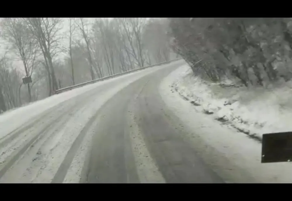 VIDEO. Drumarii intervin cu ultilajele în zona montană, în mai multe județe, printre care și Covasna