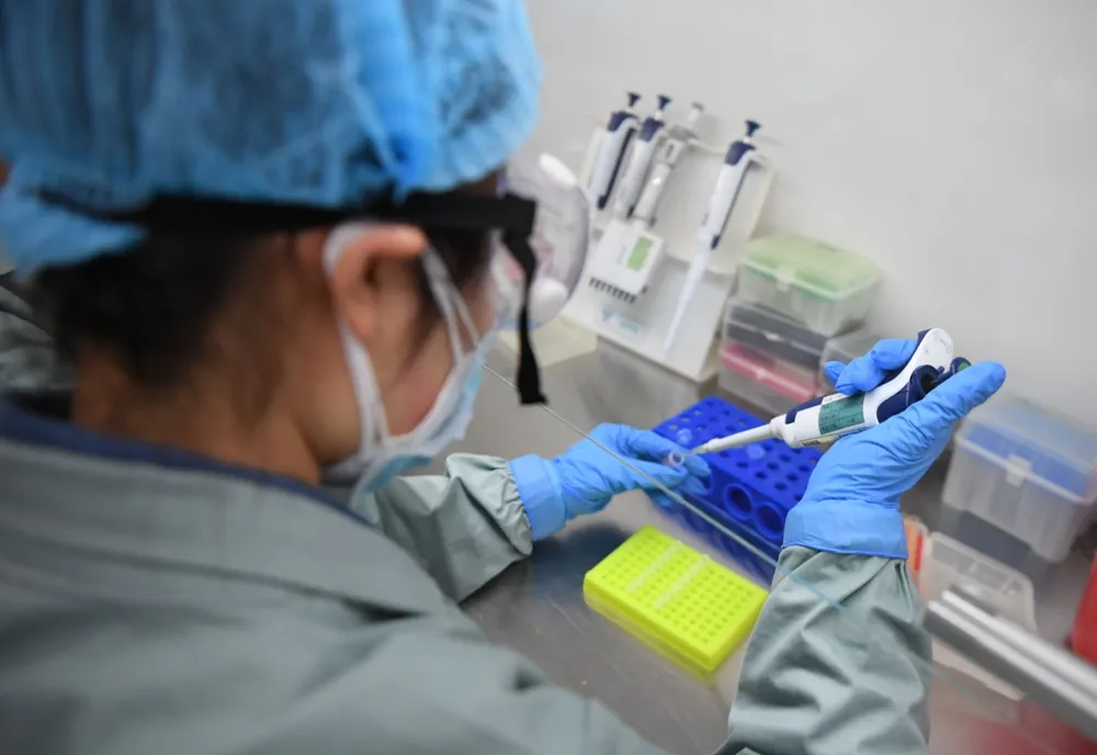 Peste 6.000 de teste Covid-19 prelucrate în județul Covasna, aproape un sfert la cererea laboratoarelor din Brașov
