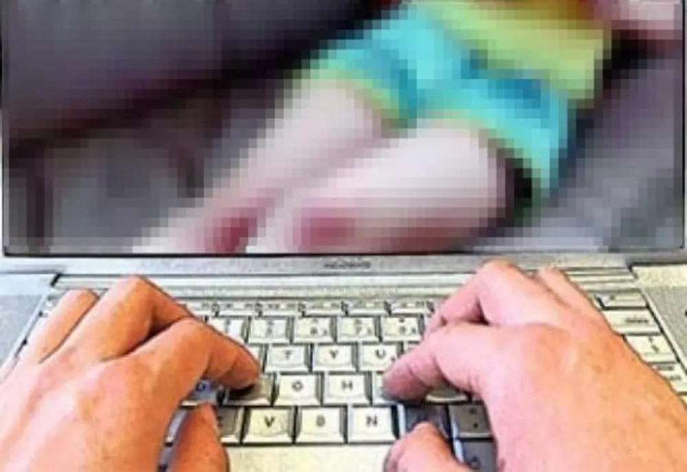 Reținut pentru racolarea minorilor în scopuri sexuale şi pornografie infantilă!