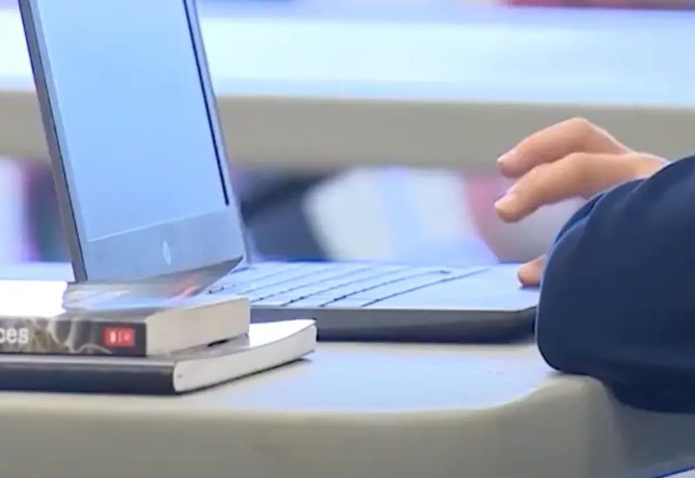 Încep înscrierile pentru învăţarea limbilor română şi maghiară pentru tineri