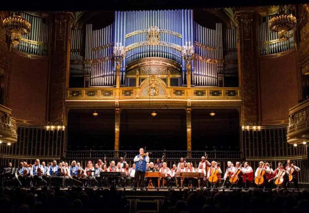 Budapest Gypsy Symphony Orchestra va susține două spectacole la cea de-a 29-a ediție a Zilelor Sfântu Gheorghe 