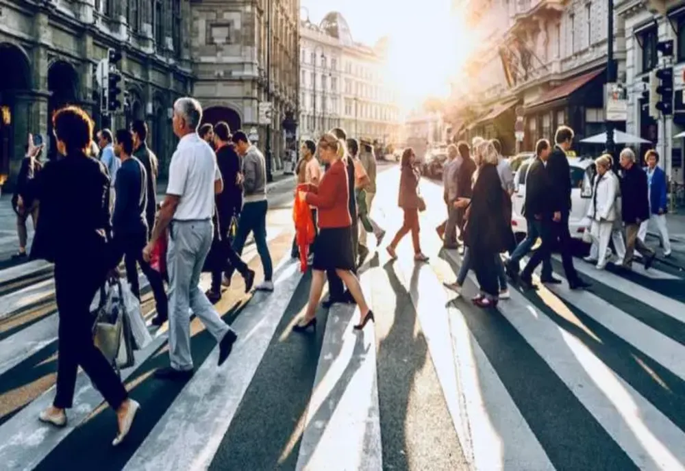 Diferența de gândire dintre românii născuți după Revoluție și cei din comunism, dezvăluită de un studiu. Rezultate surprinzătoare