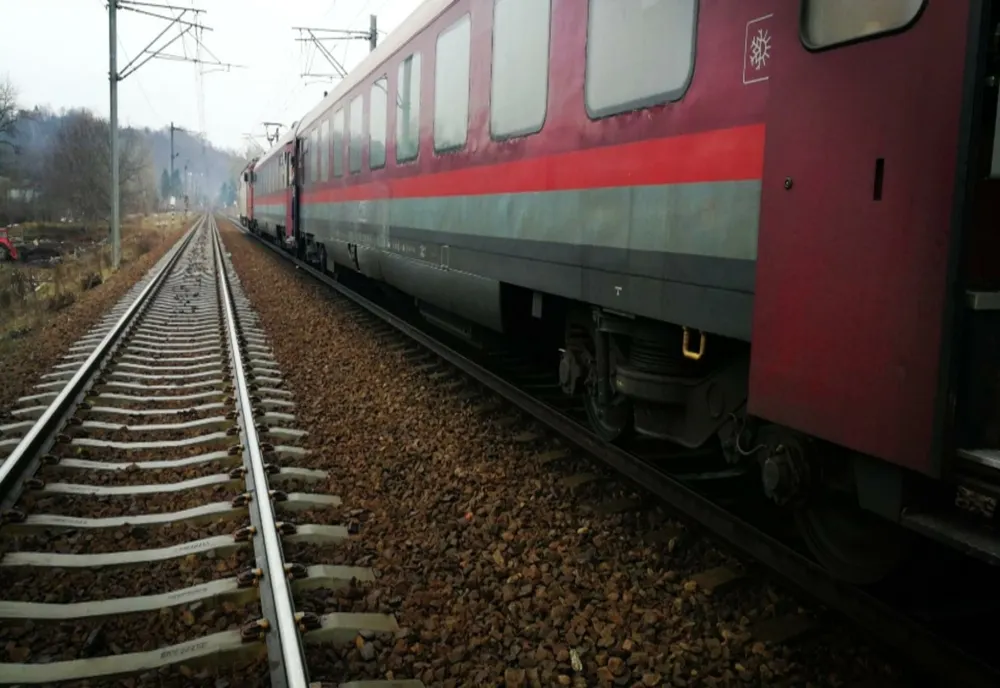 Circulația trenurilor între Oradea și Cluj se închide pentru o perioadă de cel puțin doi ani